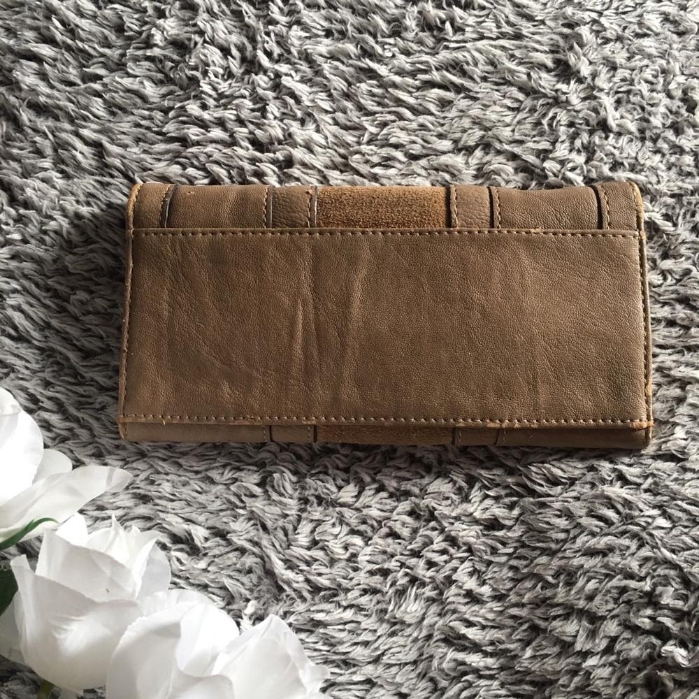 GUESS Wallet - Picture 2 of 3